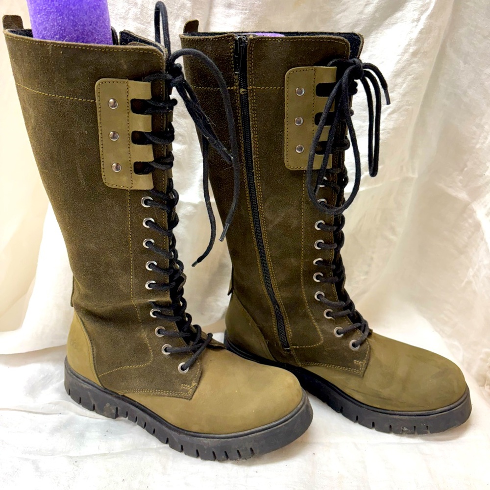 Cool 2 tone green boots